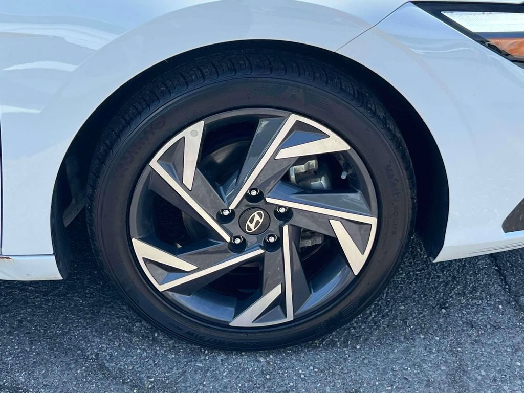 Certified 2025 Hyundai Elantra SEL FWD image 8