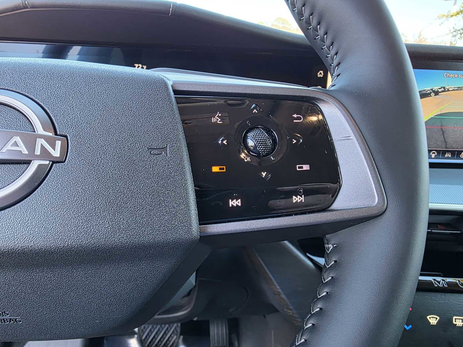 Used 2025 Nissan Murano SL image 22