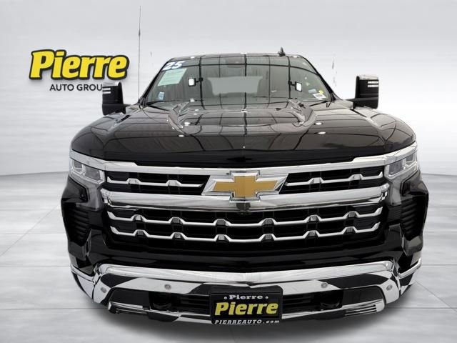 Used 2025 Chevrolet Silverado 1500 LTZ AWD/4WD image 8