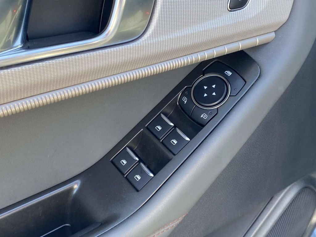 Used 2025 Ford Explorer Active RWD image 15