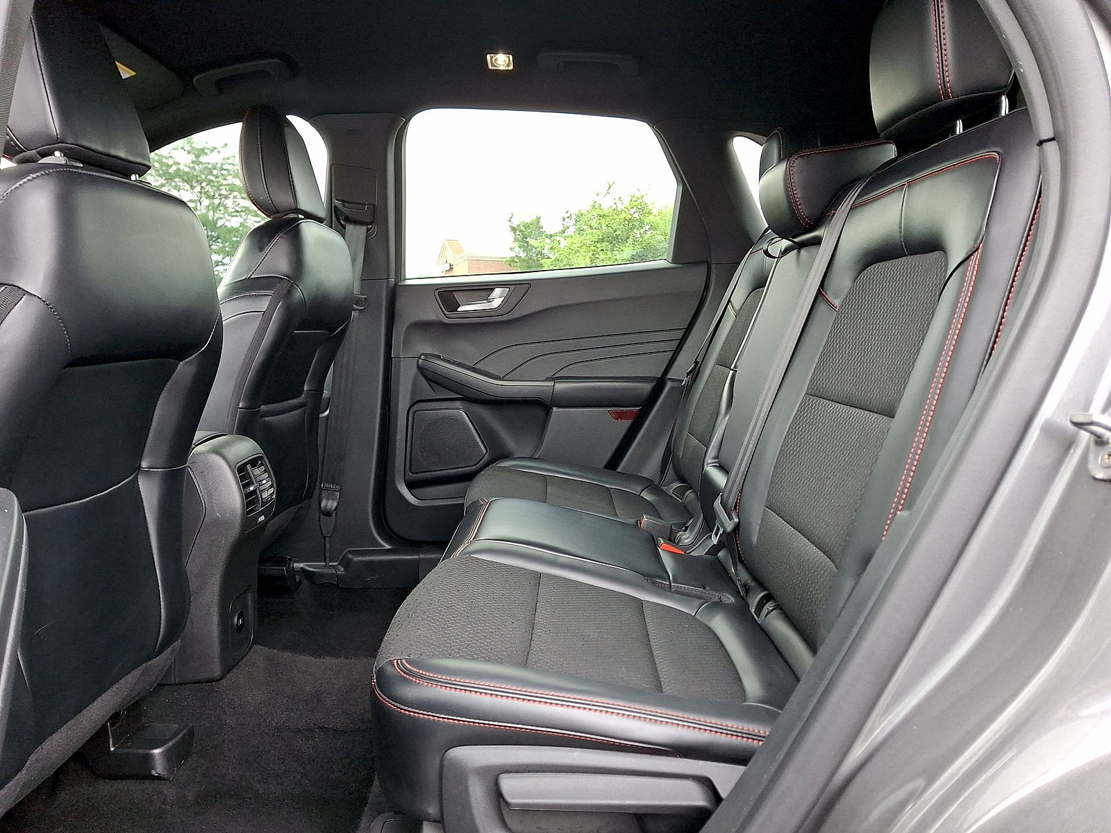 Used 2025 Ford Escape ST-Line FWD image 19