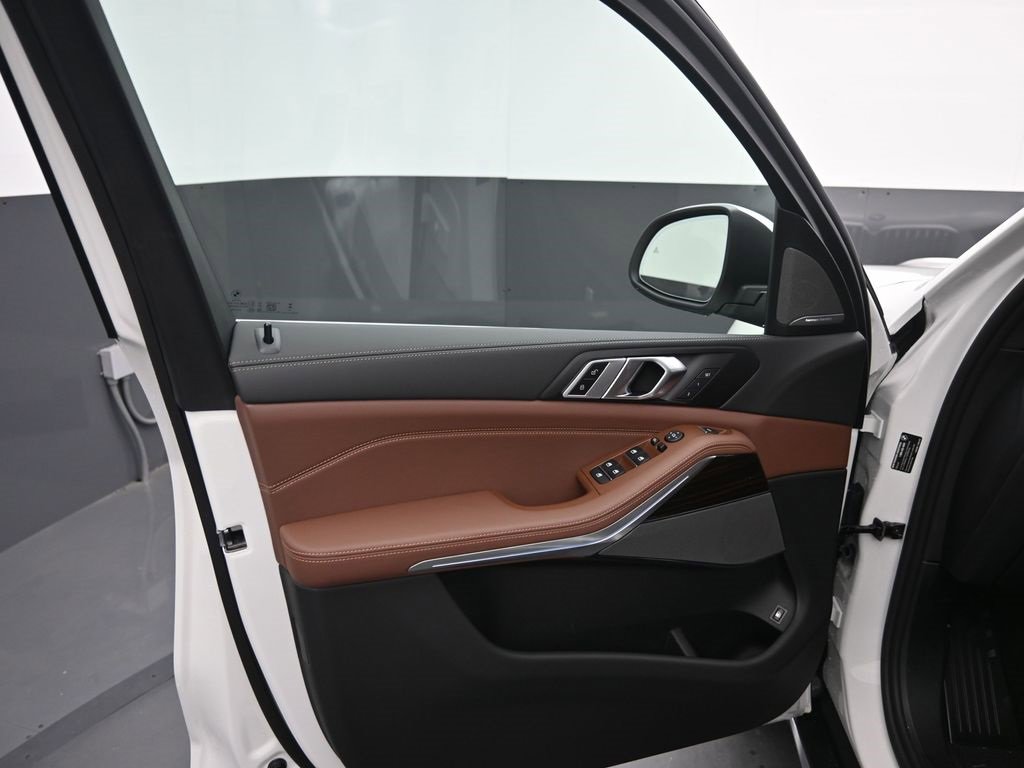 New 2026 BMW X5 xDrive50e image 10