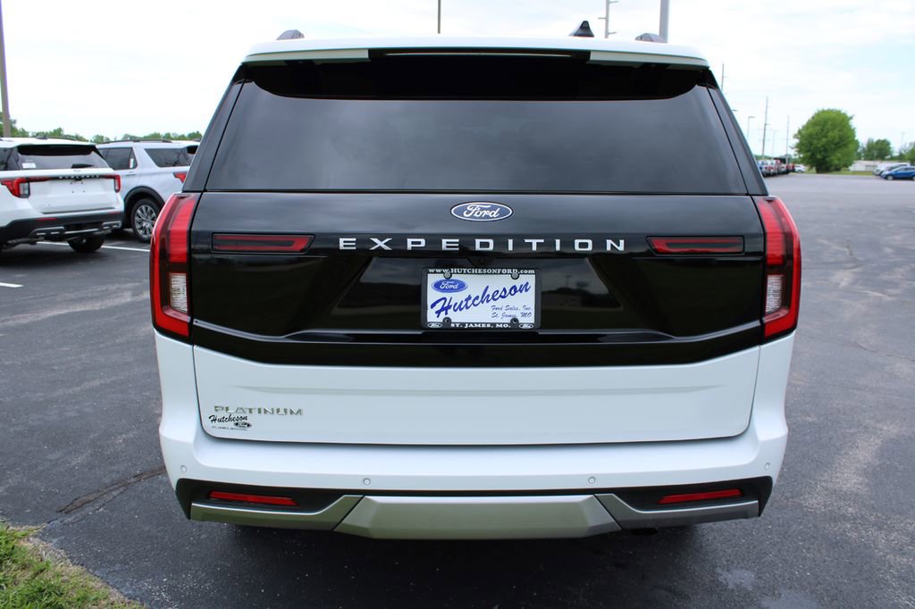 Used 2025 Ford Expedition Platinum w/ Driver's Package AWD/4WD image 10