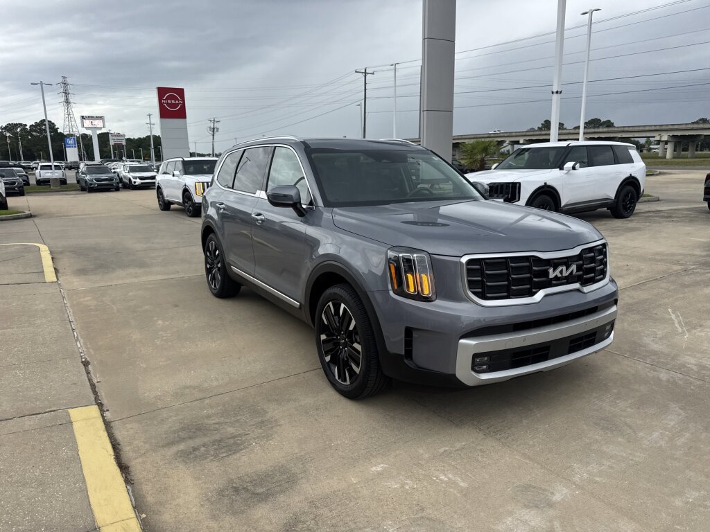Used 2024 Kia Telluride SX w/ Towing Package FWD image 9