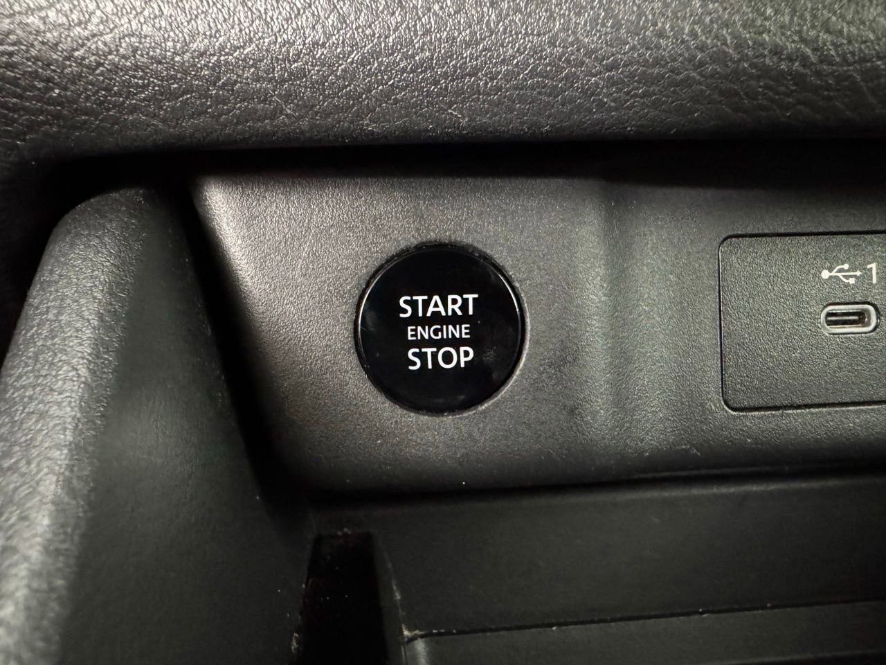 Used 2024 Nissan Rogue S image 24