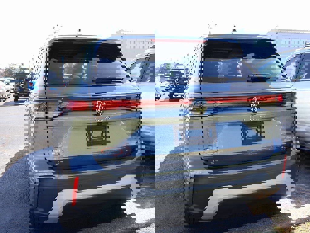 Used 2025 Volkswagen Tiguan SE image 15