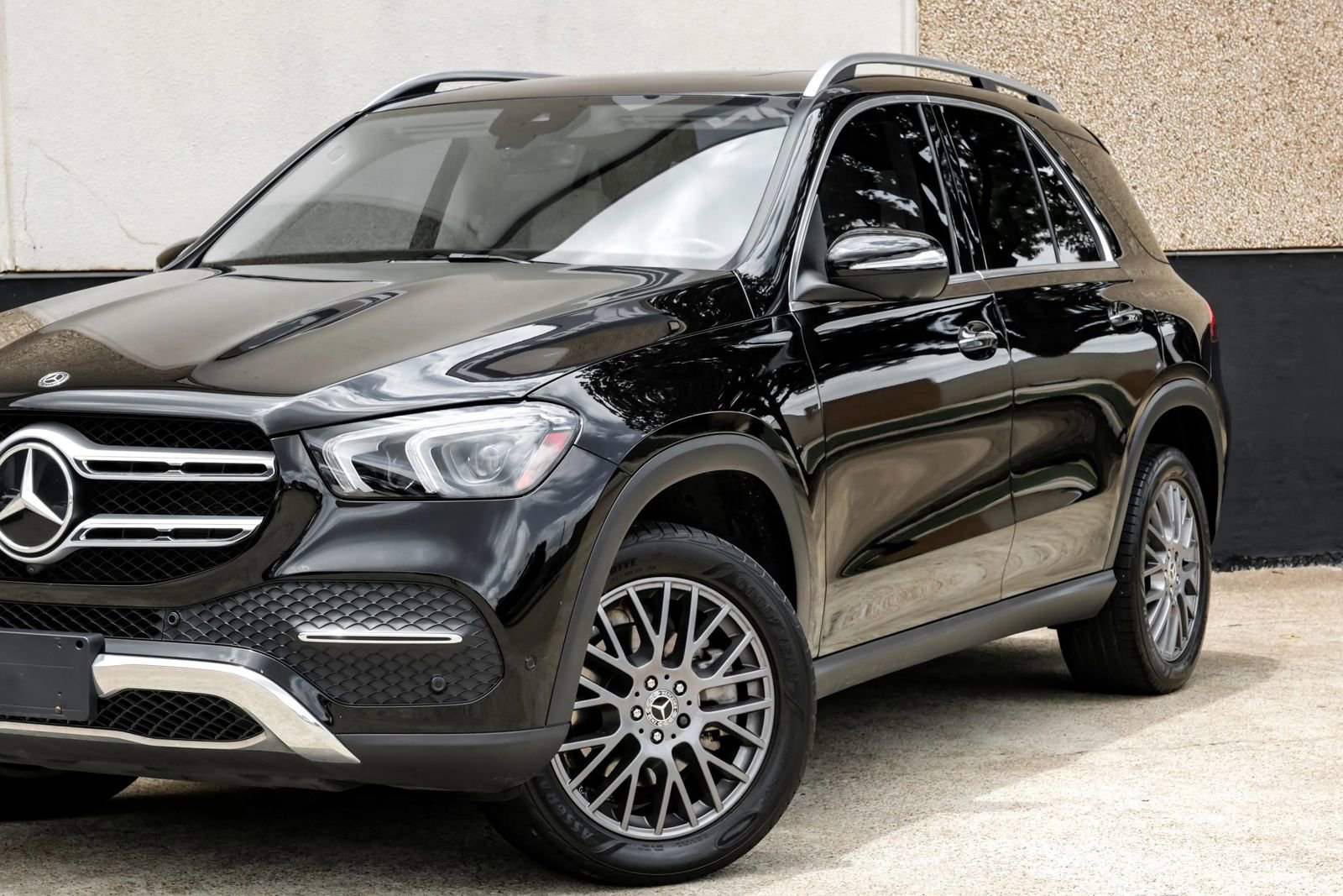 Used 2021 Mercedes-Benz GLE 350 w/ Premium Package image 6