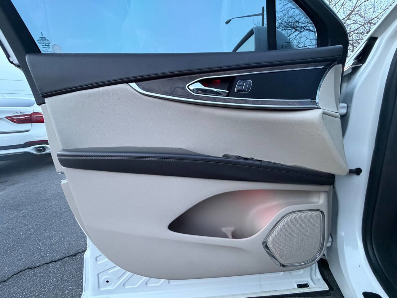 Used 2016 Lincoln MKX Reserve w/ Technology Package image 35