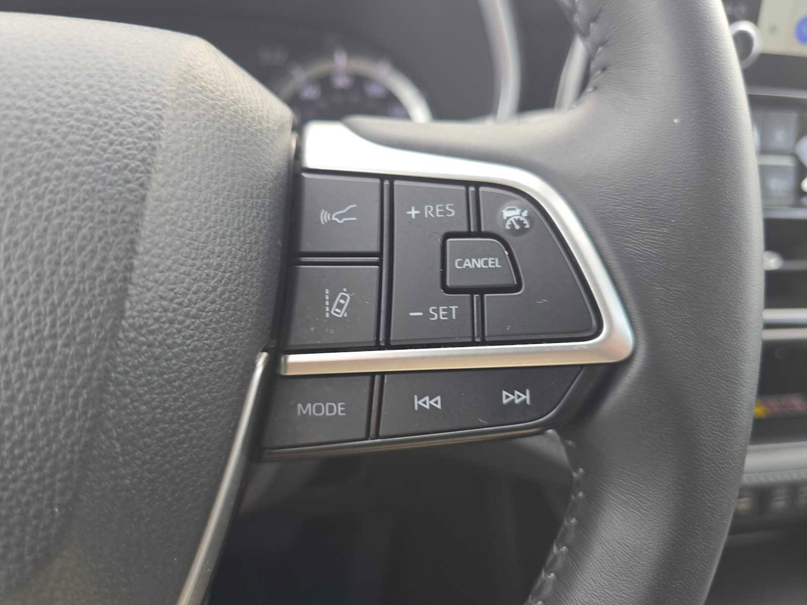 Certified 2025 Toyota Highlander XLE FWD image 30