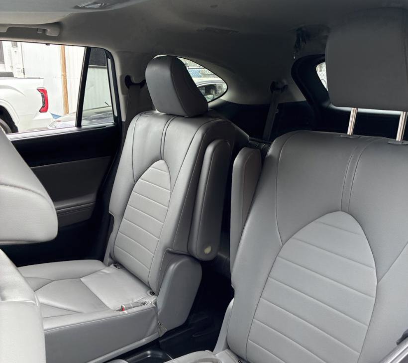 Used 2023 Toyota Highlander XLE image 11