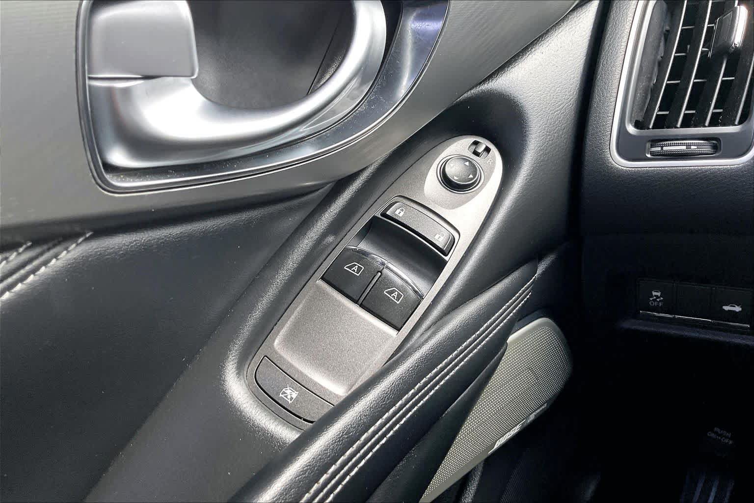 Used 2019 INFINITI Q60 3.0t Luxe AWD/4WD image 34