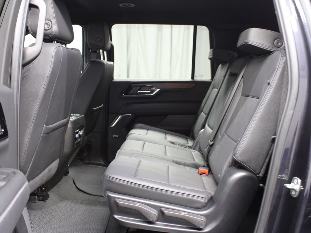 Used 2025 GMC Yukon XL Denali AWD/4WD image 16