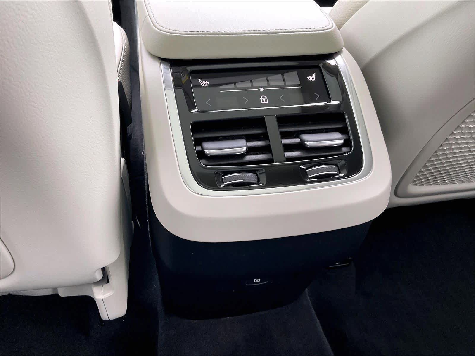 Used 2023 Volvo XC90 B6 Plus w/ Protection Package Premier image 37
