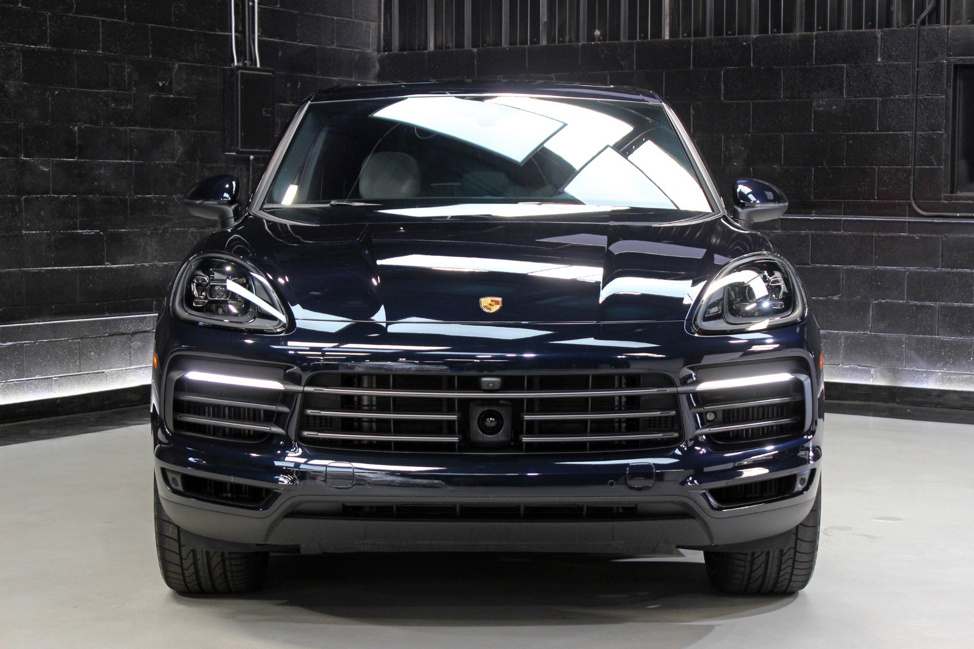 Used 2023 Porsche Cayenne Platinum Edition image 9