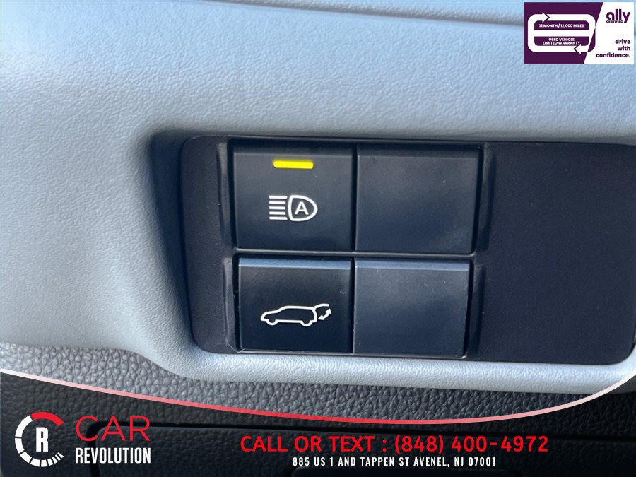 Used 2022 Toyota Highlander XLE AWD/4WD image 19