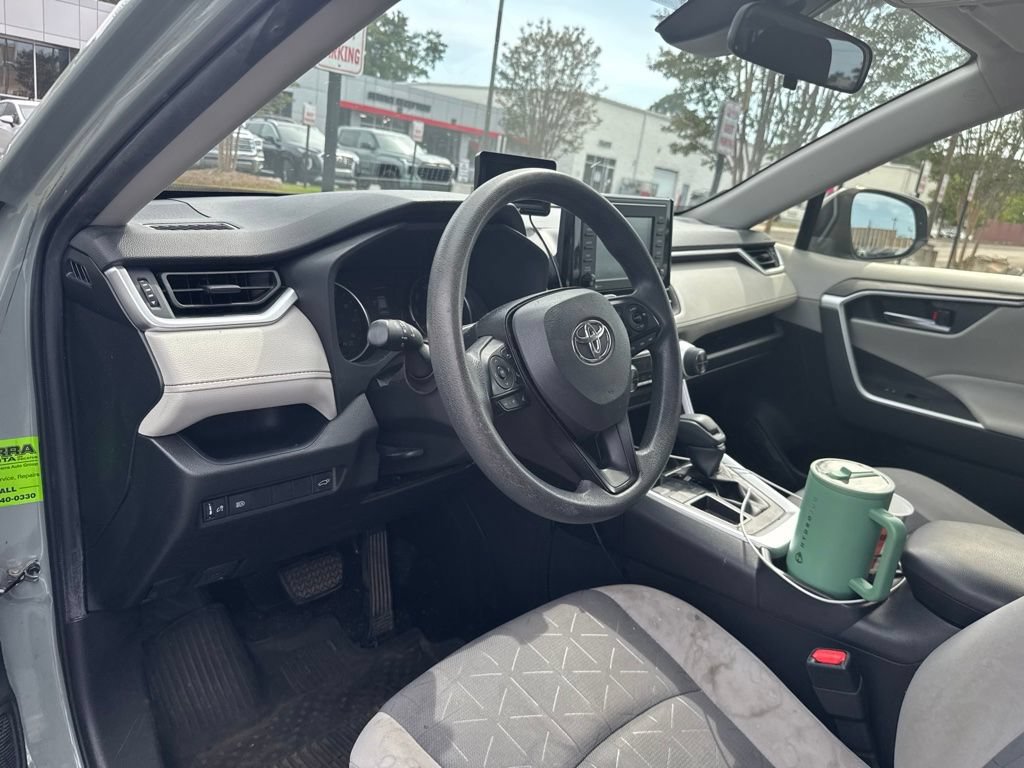 Used 2020 Toyota RAV4 XLE w/ Convenience Package FWD image 10