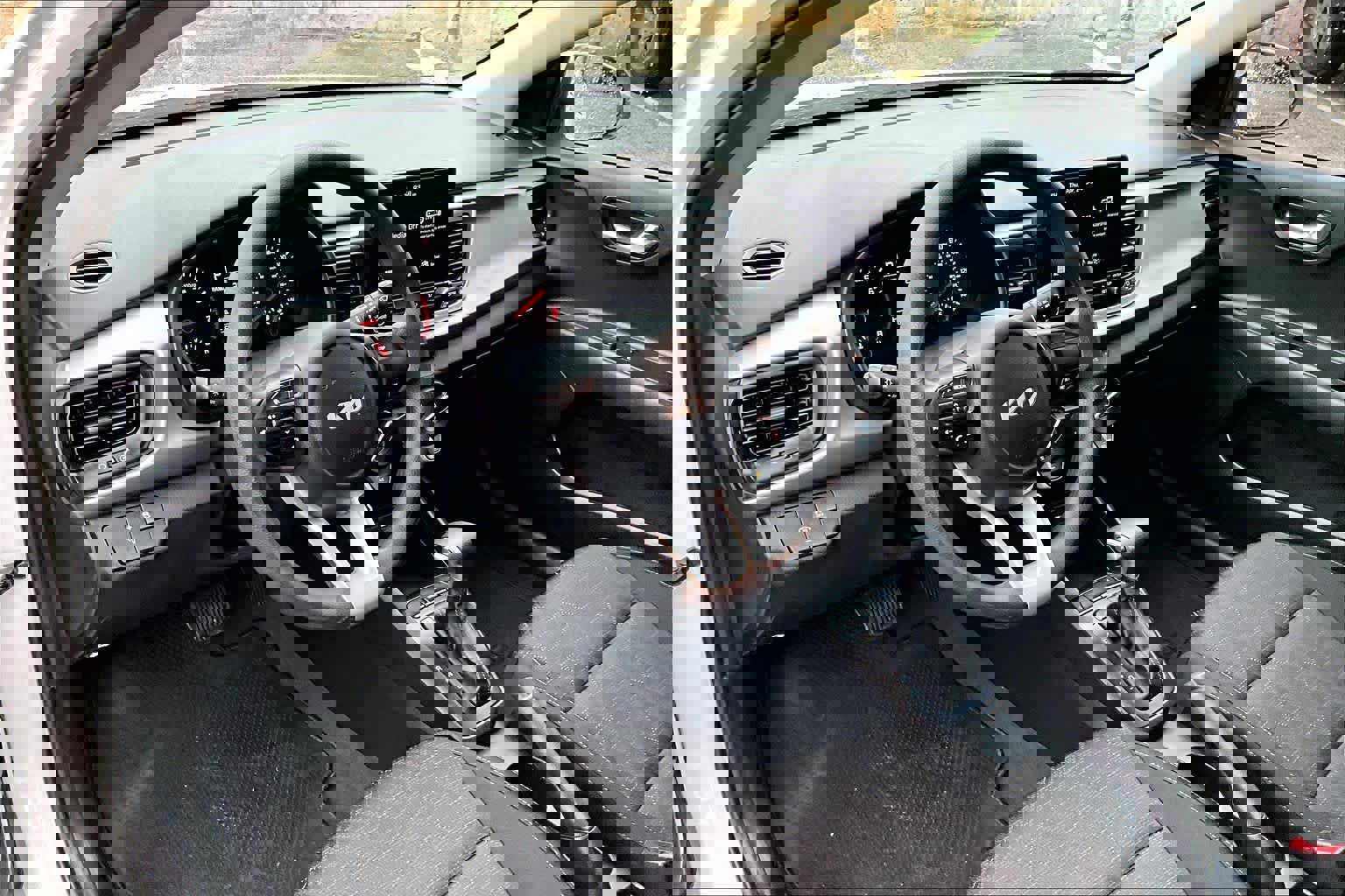 Used 2023 Kia Rio LX image 18