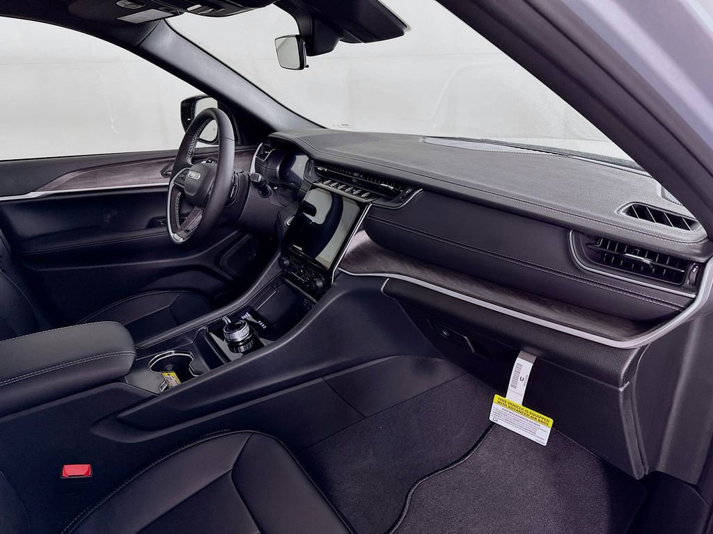 New 2025 Jeep Grand Cherokee L Limited w/ Black Appearance Package image 39