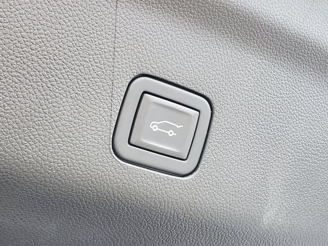 Used 2024 Cadillac Escalade Premium Luxury AWD/4WD image 35