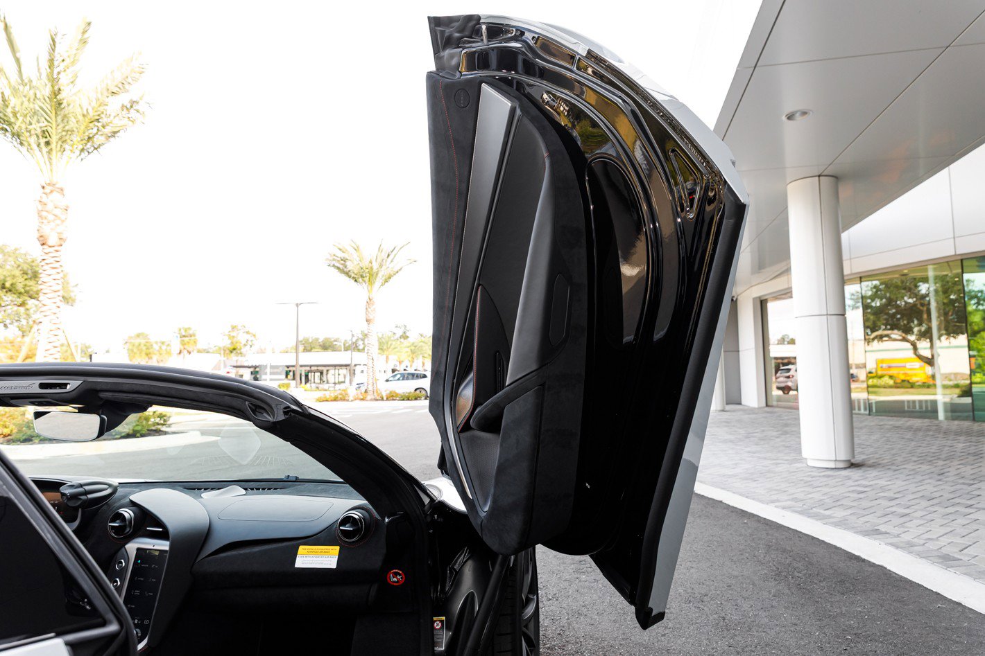 Used 2026 McLaren 750S Spider RWD image 40
