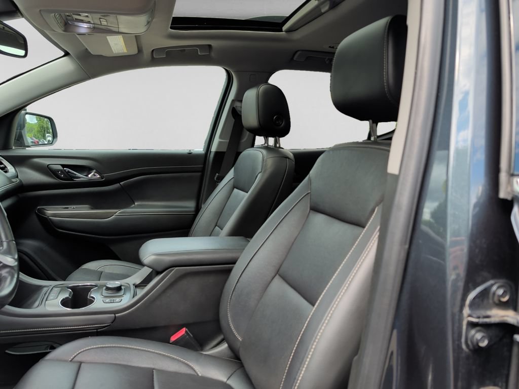 Used 2020 GMC Acadia SLT w/ LPO, Floor Liner Package AWD/4WD image 17