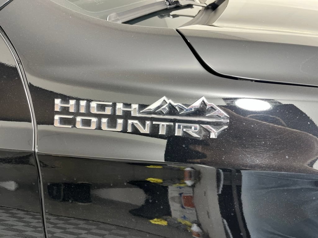 Certified 2025 Chevrolet Tahoe High Country AWD/4WD image 3