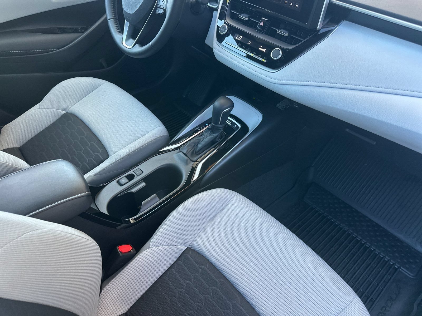 Used 2026 Toyota Corolla SE FWD image 15