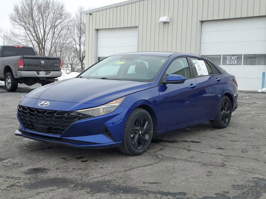 Used 2021 Hyundai Elantra SEL w/ Convenience Package image 3