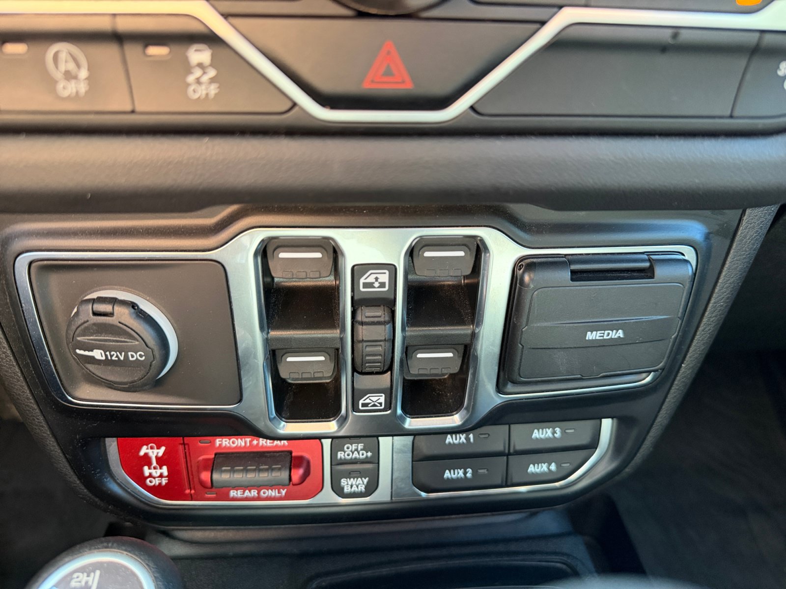Used 2024 Jeep Wrangler Unlimited Rubicon AWD/4WD image 26