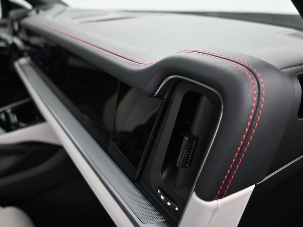 Certified 2026 Porsche Cayenne AWD/4WD image 19