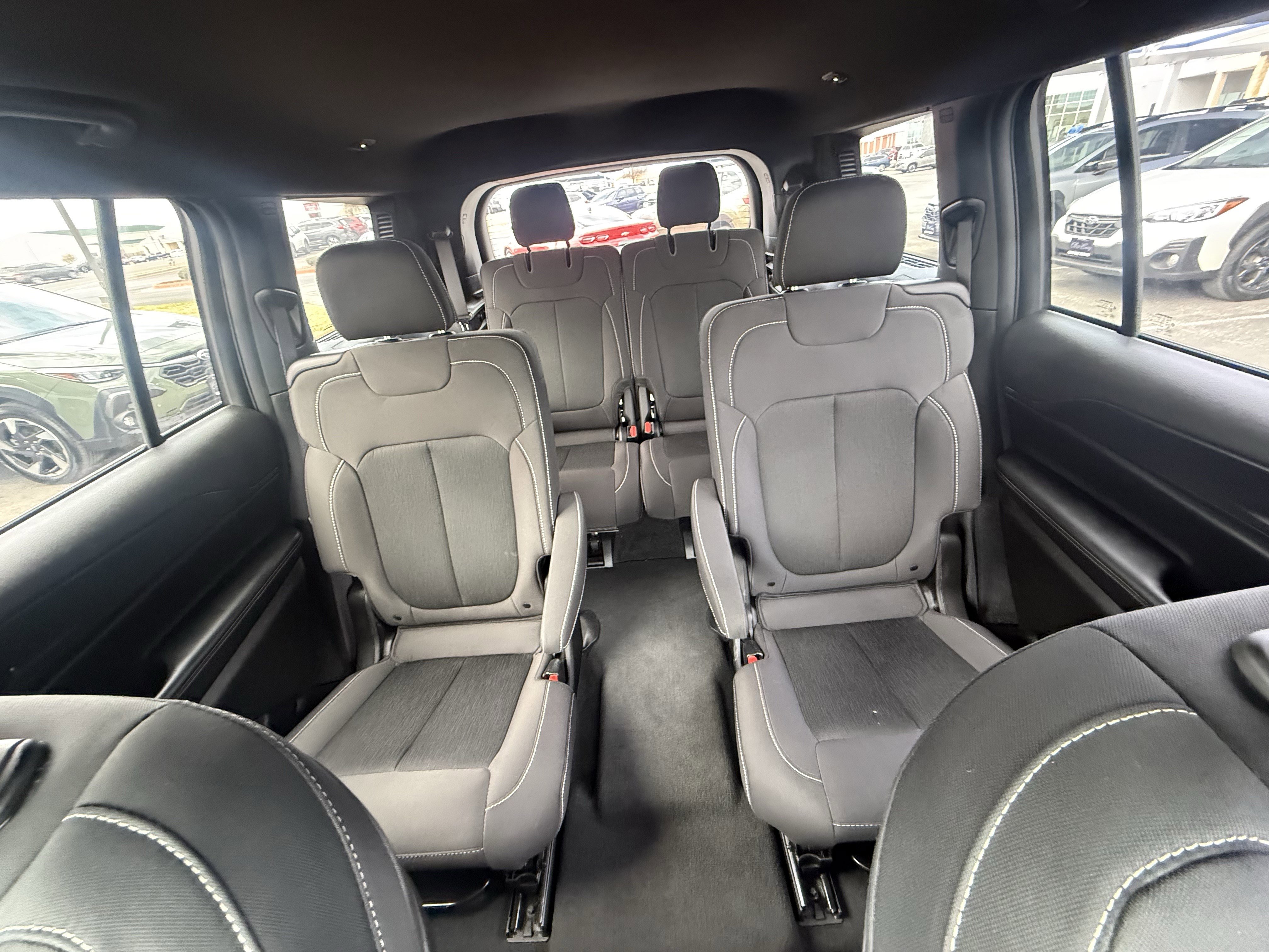 Used 2024 Jeep Grand Cherokee L Laredo image 16