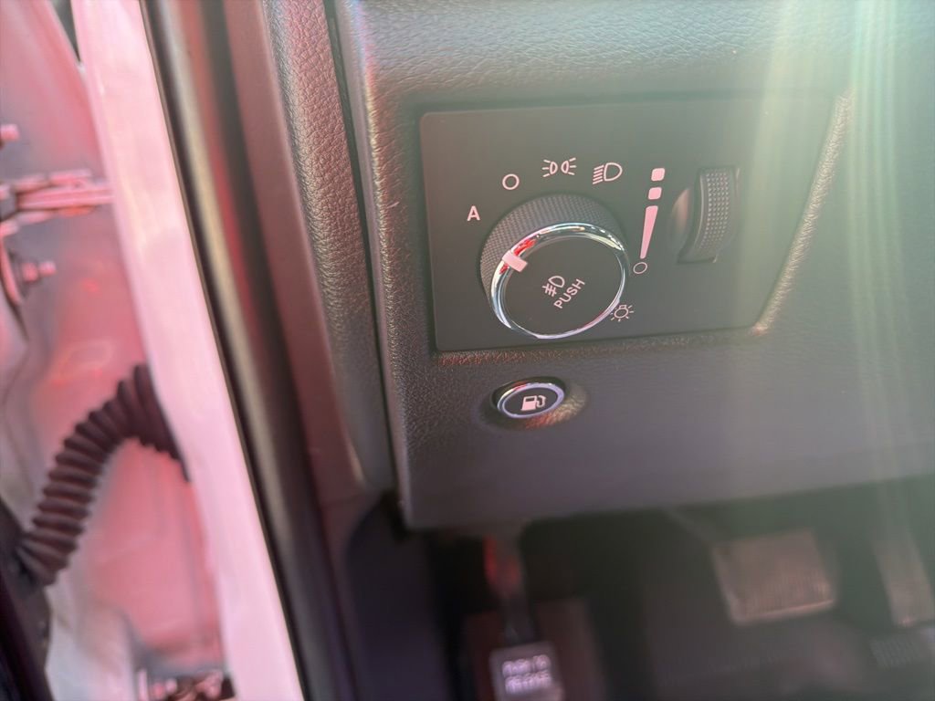 Used 2020 Jeep Grand Cherokee Altitude image 21