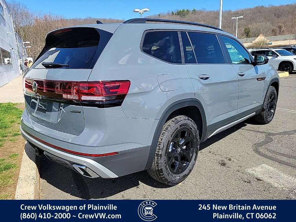 New 2026 Volkswagen Atlas Peak Edition image 3