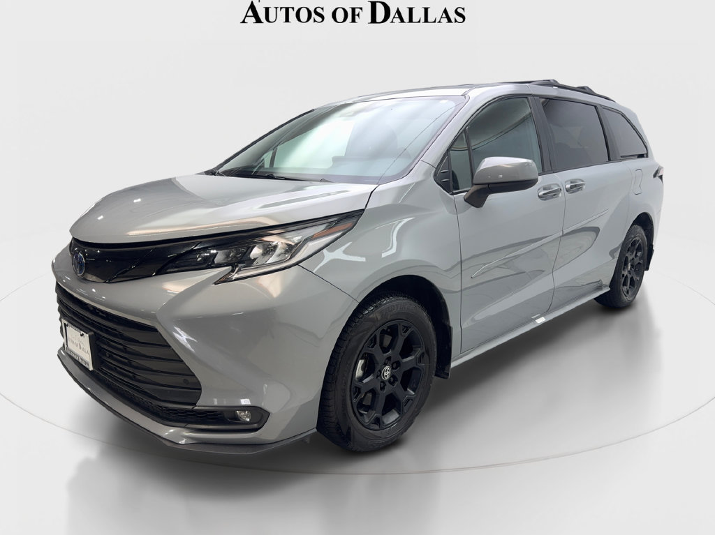 Used 2025 Toyota Sienna XLE Woodland Edition AWD/4WD image 3