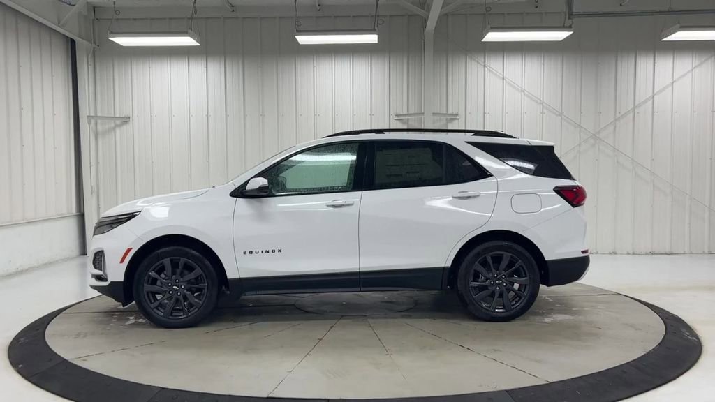 Used 2022 Chevrolet Equinox RS w/ RS Leather Package image 5