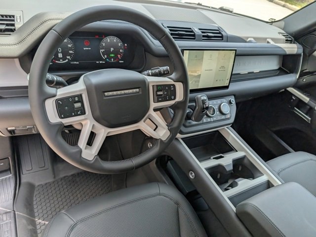 New 2025 Land Rover Defender 110 S image 4