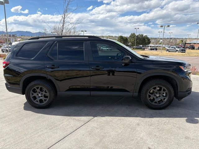 Used 2025 Honda Pilot TrailSport image 9