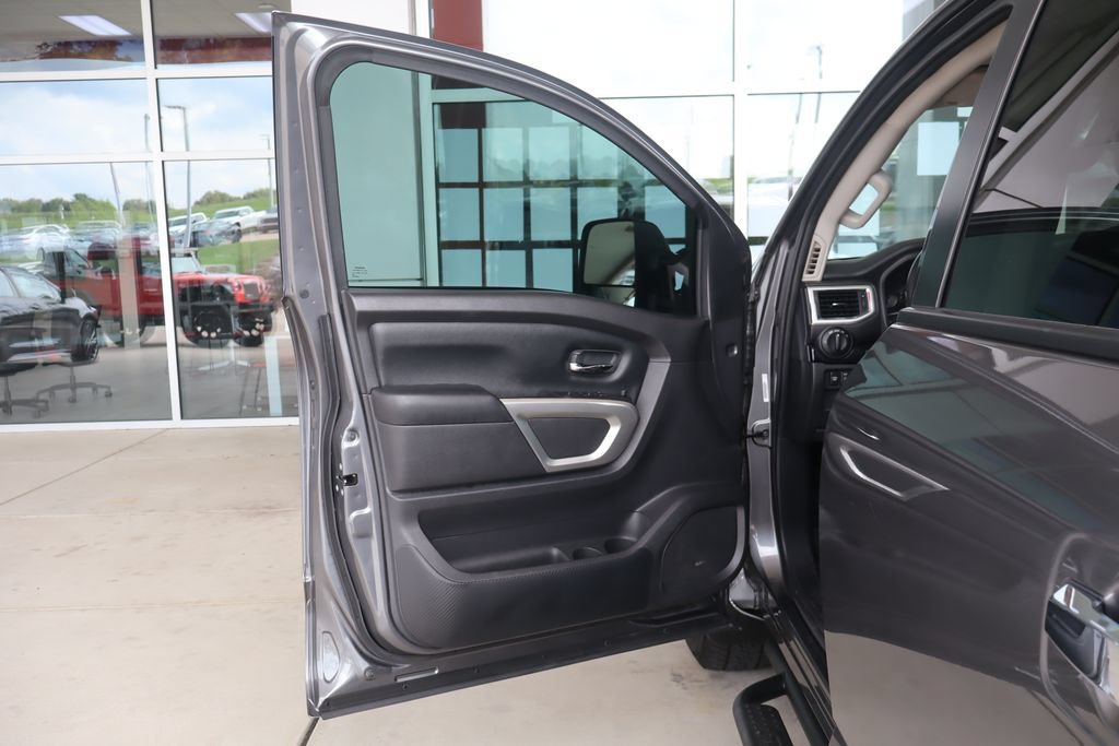 Used 2021 Nissan Titan SV w/ SV Convenience Package AWD/4WD image 12