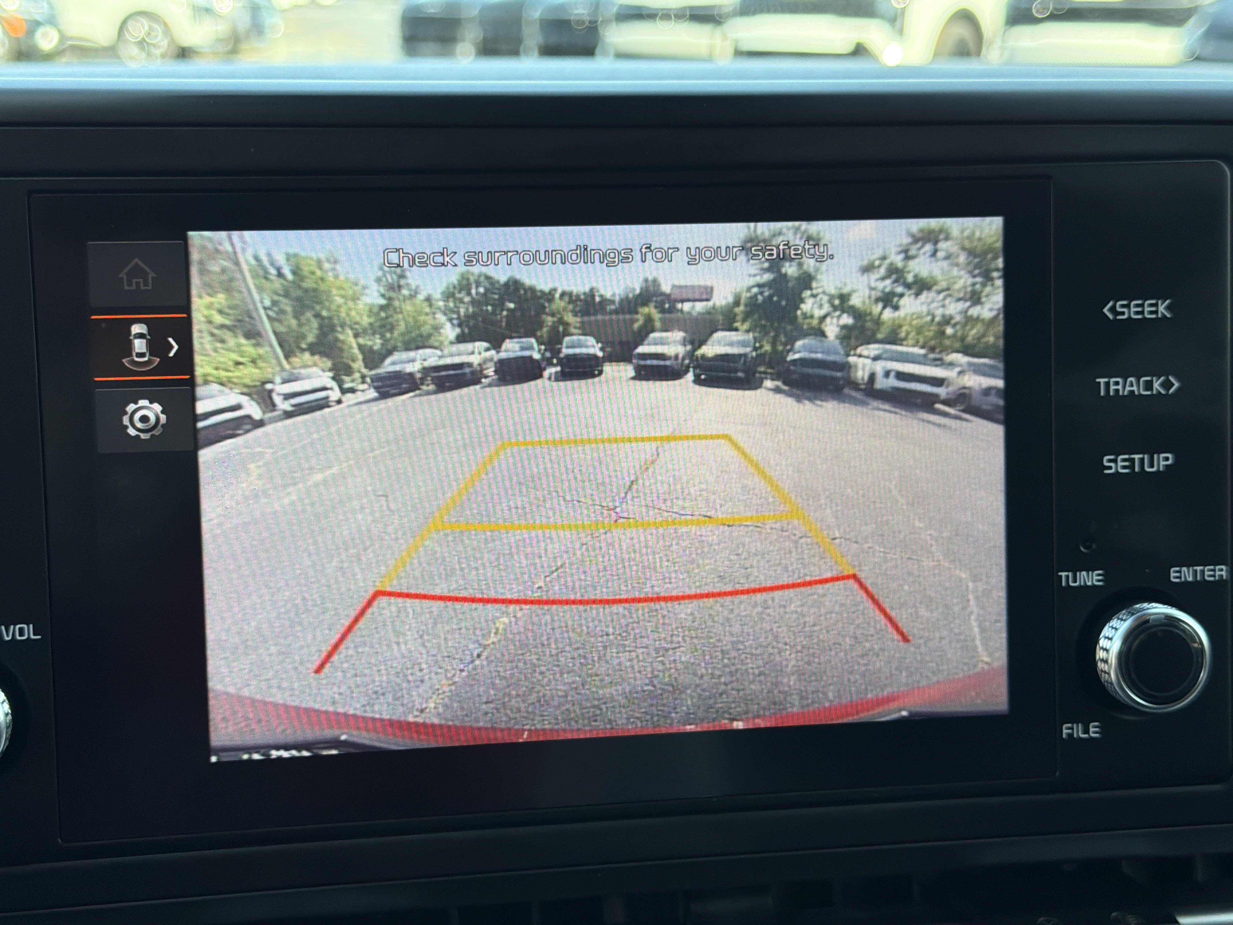 Used 2024 Kia Carnival LX FWD image 27