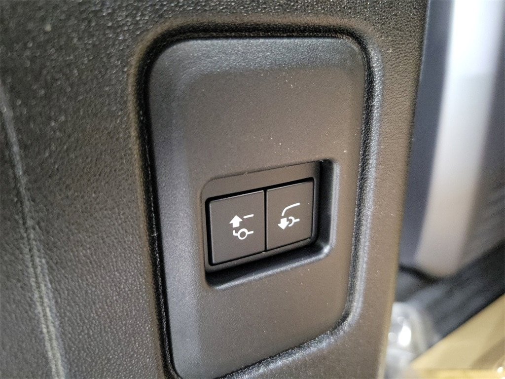Used 2024 Land Rover Defender 110 SE AWD/4WD image 31