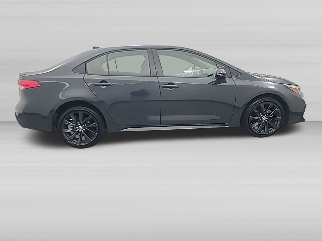 Used 2026 Toyota Corolla SE FWD image 3