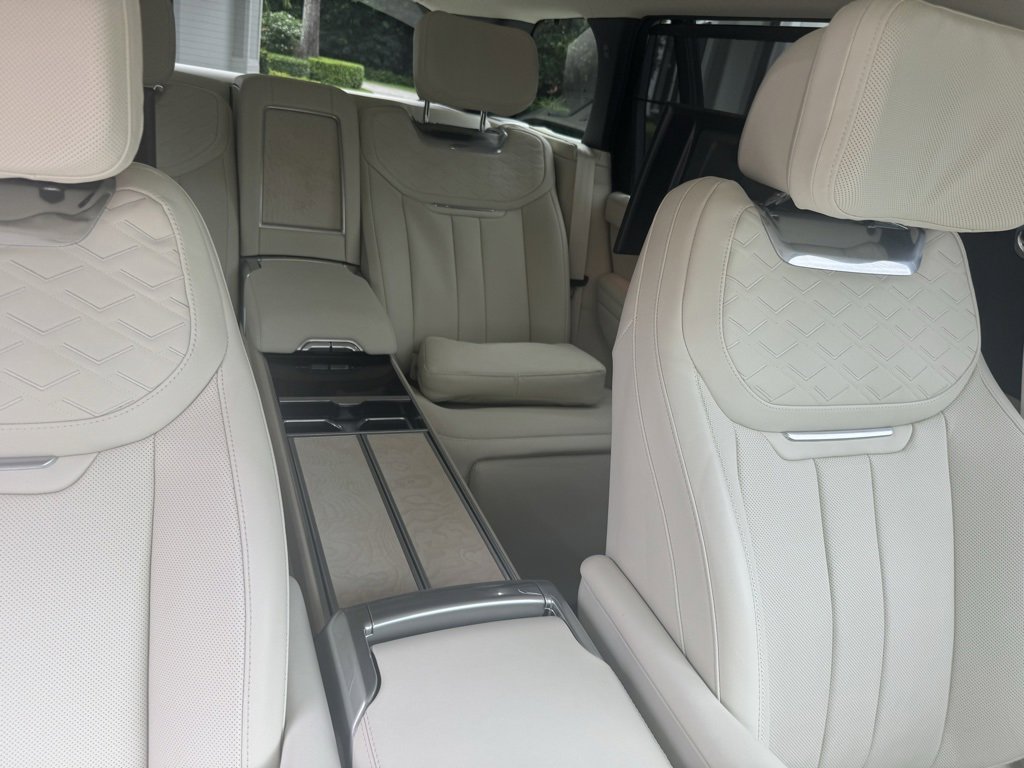 Used 2025 Land Rover Range Rover SV image 26