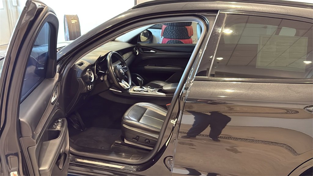 Used 2020 Alfa Romeo Stelvio Ti w/ Nero Edizione image 22