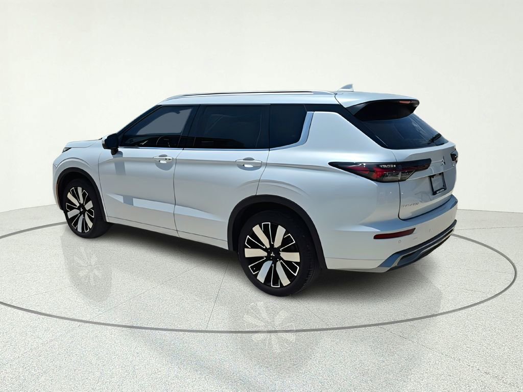 Used 2025 Mitsubishi Outlander SEL FWD image 4