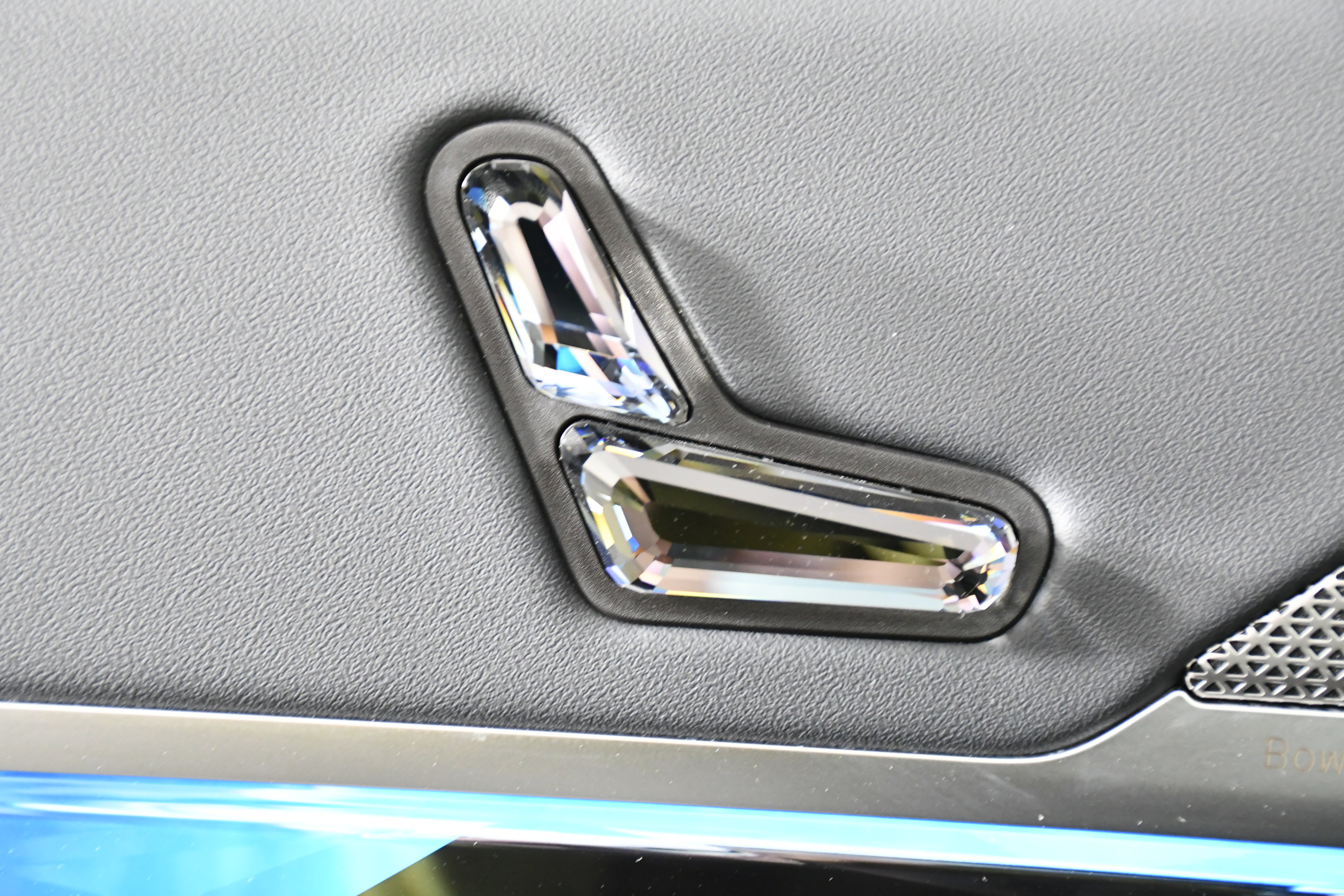 Used 2025 BMW 740i xDrive image 33