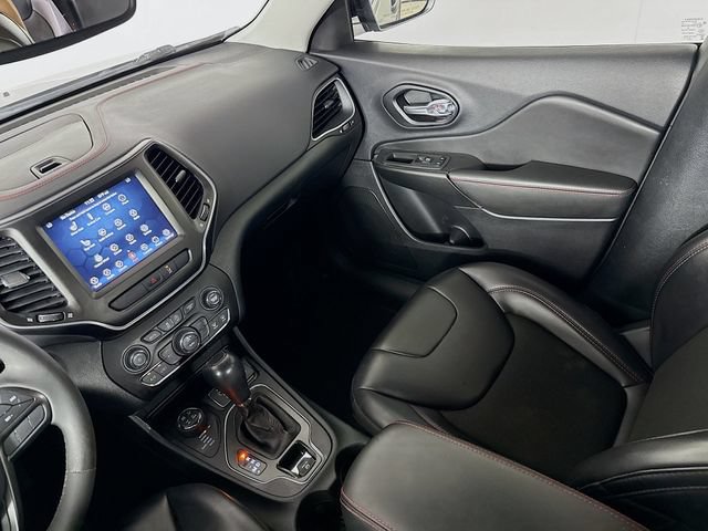 Used 2022 Jeep Cherokee Trailhawk AWD/4WD image 24