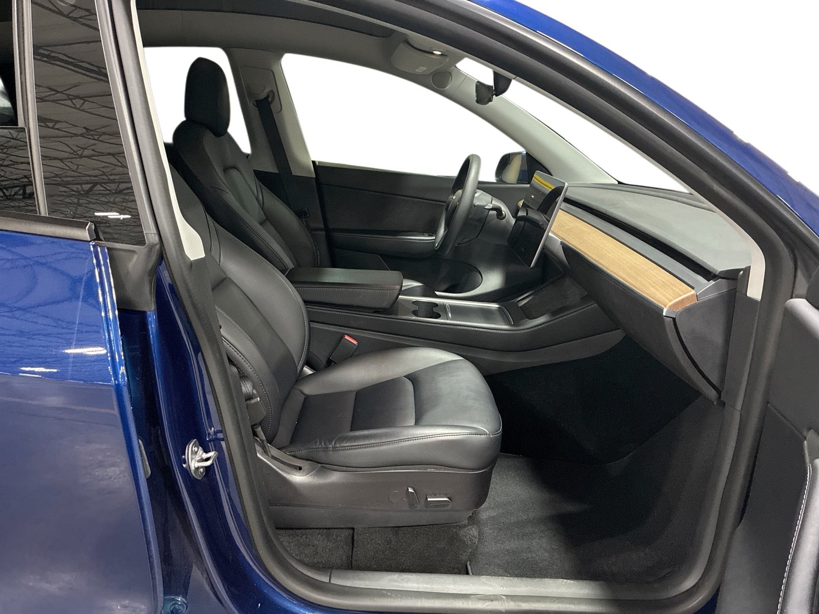 Certified 2022 Tesla Model Y Long Range AWD/4WD image 13
