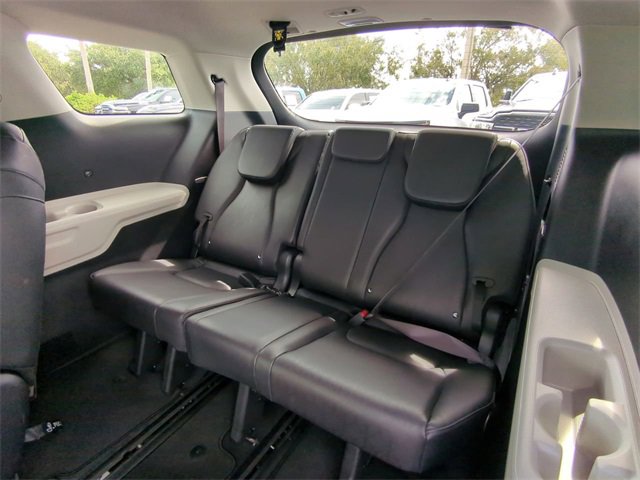Used 2024 Kia Carnival LX image 15