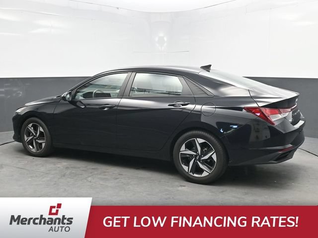 Used 2023 Hyundai Elantra SEL w/ Convenience Package FWD image 4