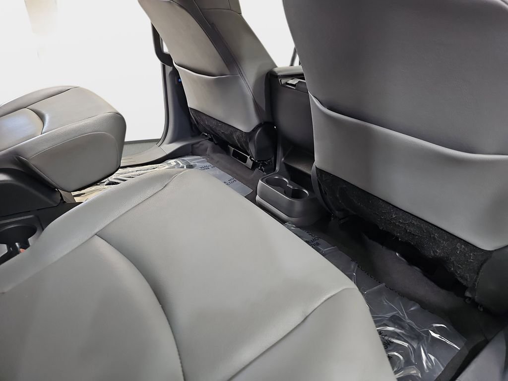 Used 2024 Toyota Sienna XLE FWD image 13